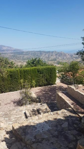 Lovely 2 bedroom flat with sea and mountain views